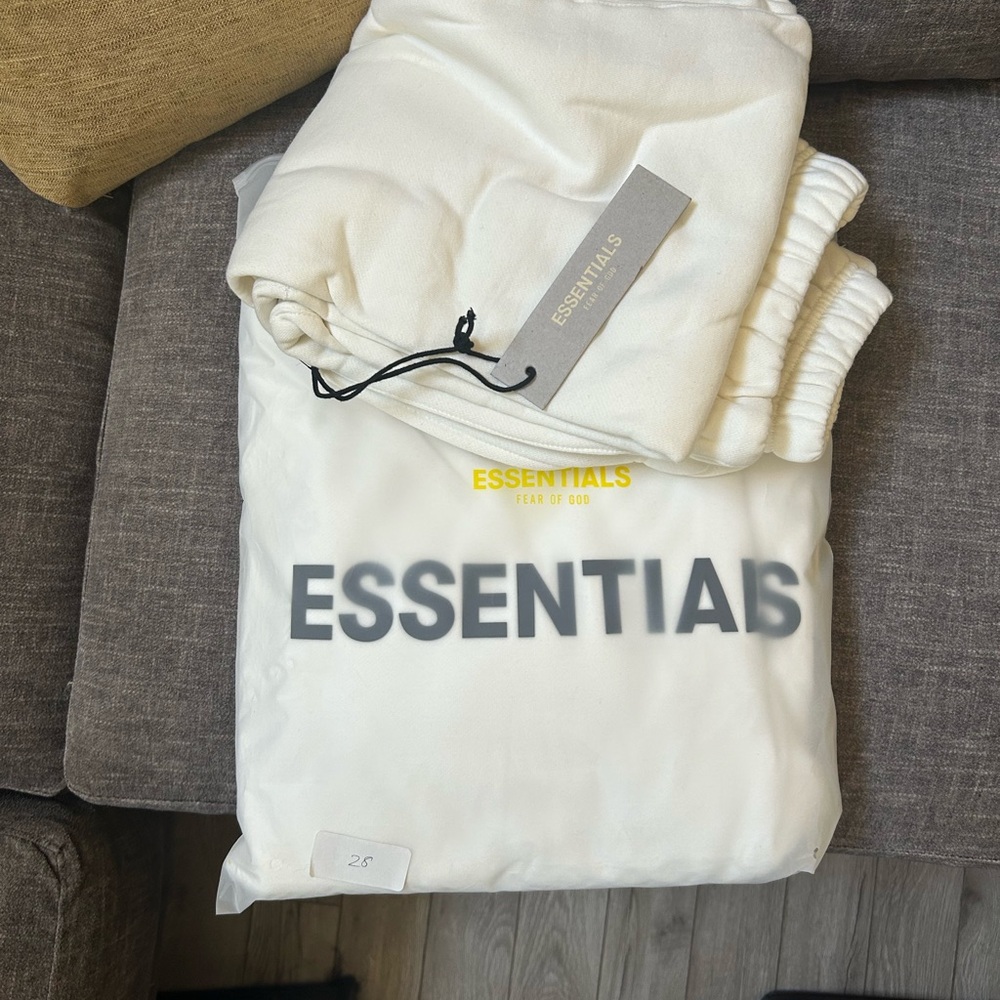 ESSENTIALS WHITE PULLOVER HOODIE AND JOGGER SWEATPANTS